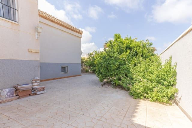 3 soveværelse Villa til salg i La Zenia, Orihuela med swimmingpool - € 650.000 (Ref: 9978813)