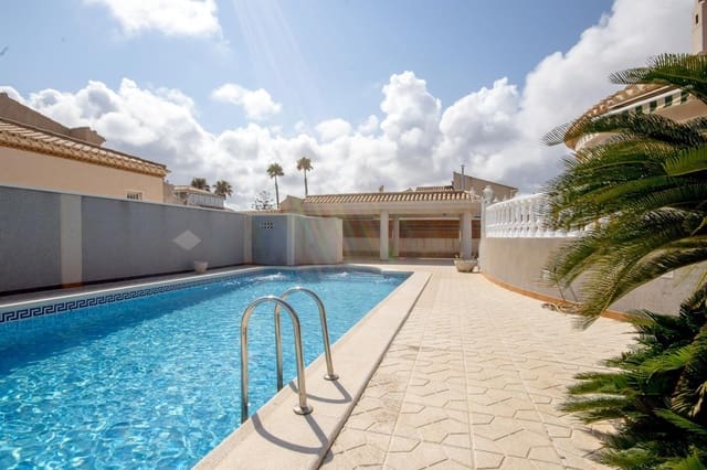 3 soveværelse Villa til salg i La Zenia, Orihuela med swimmingpool - € 650.000 (Ref: 9978813)