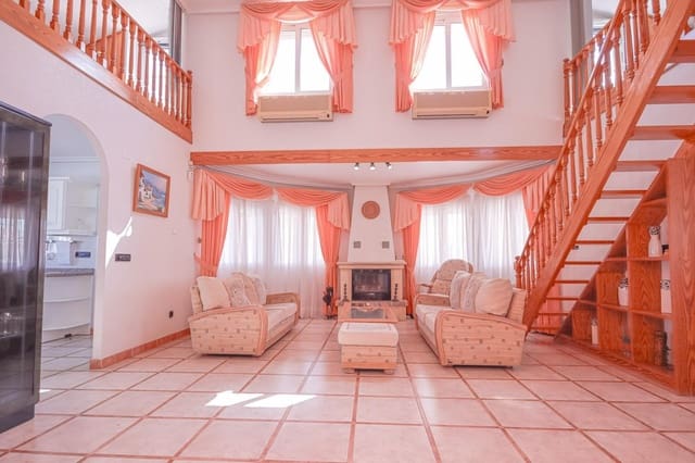 3 soveværelse Villa til salg i La Zenia, Orihuela med swimmingpool - € 650.000 (Ref: 9978813)