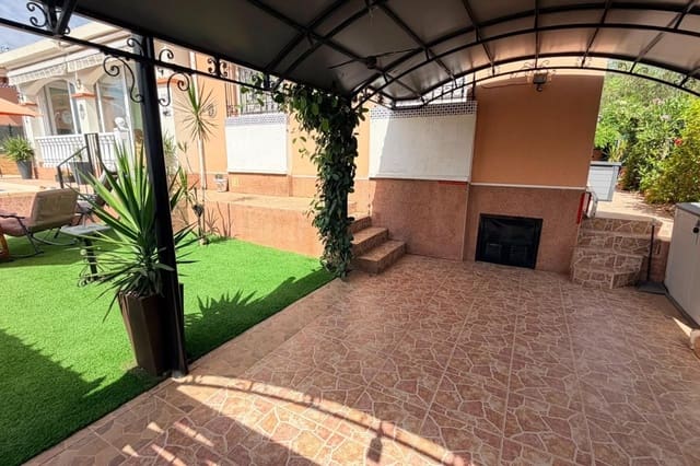 3 soveværelse Villa til salg i Los Montesinos med swimmingpool - € 315.000 (Ref: 9999613)