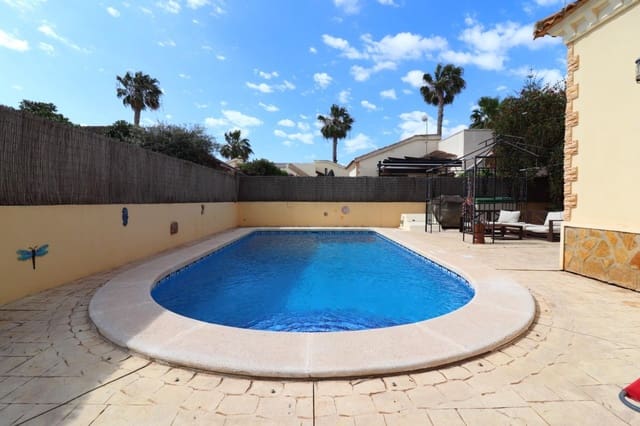 3 bedroom Villa for sale in Formentera del Segura with pool - € 365,000 (Ref: 9999616)