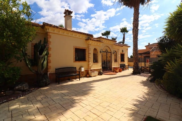 3 bedroom Villa for sale in Formentera del Segura with pool - € 365,000 (Ref: 9999616)