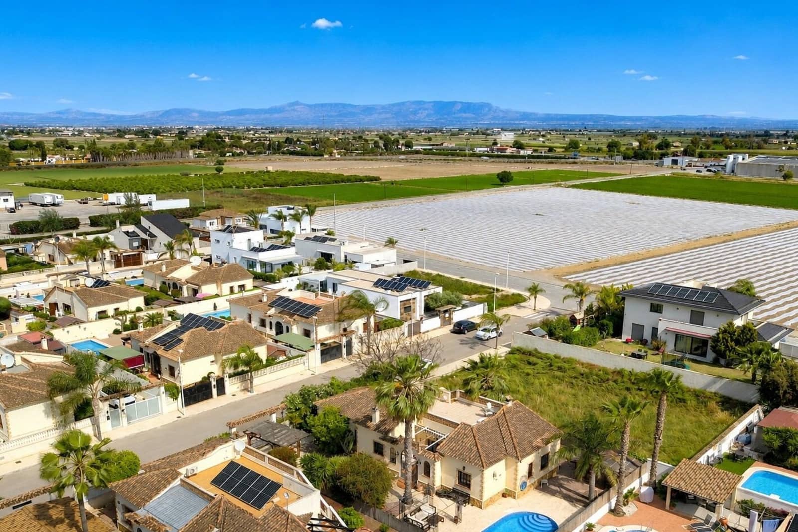 3 bedroom Villa for sale in Formentera del Segura with pool - € 365,000 (Ref: 9999616)