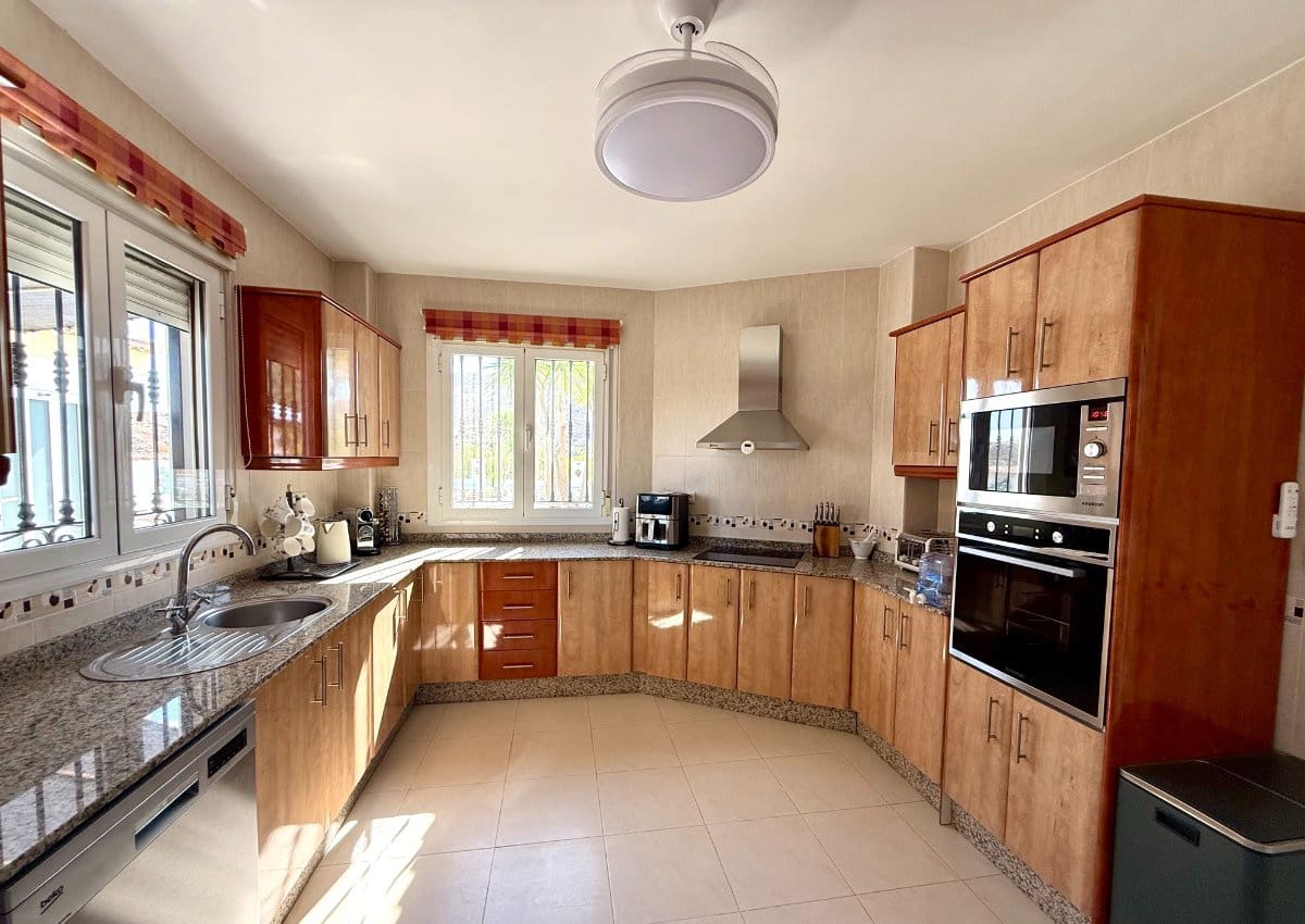 3 bedroom Villa for sale in Almeria city with pool - € 349,950 (Ref: 10004743)
