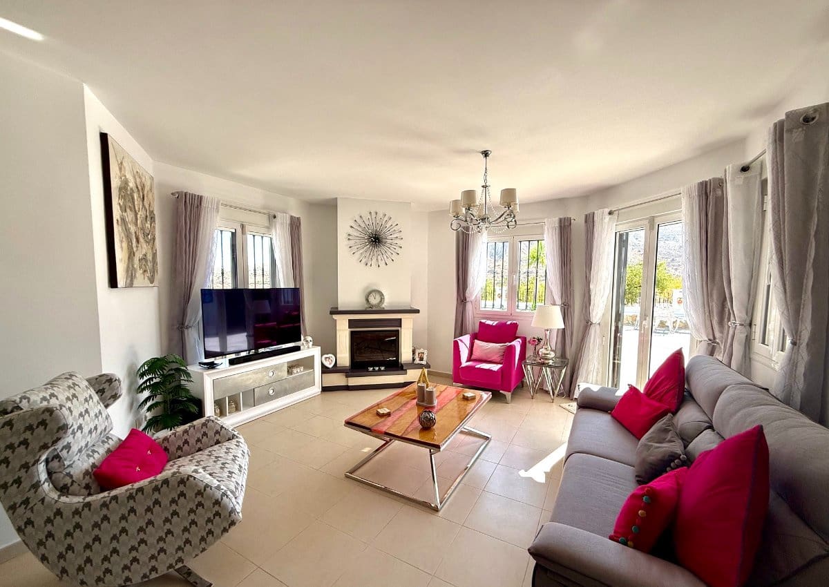 3 bedroom Villa for sale in Almeria city with pool - € 349,950 (Ref: 10004743)