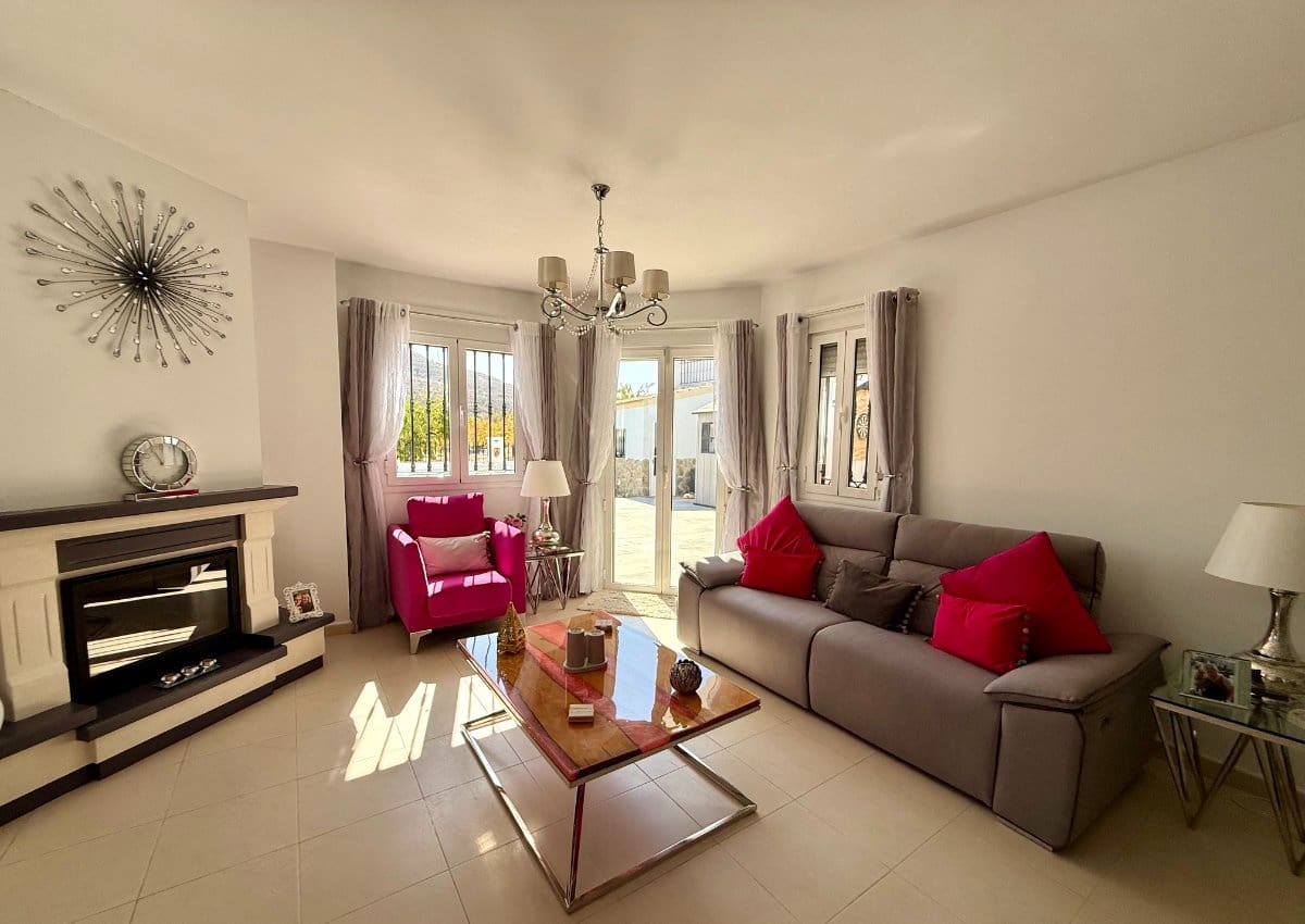 3 bedroom Villa for sale in Almeria city with pool - € 349,950 (Ref: 10004743)