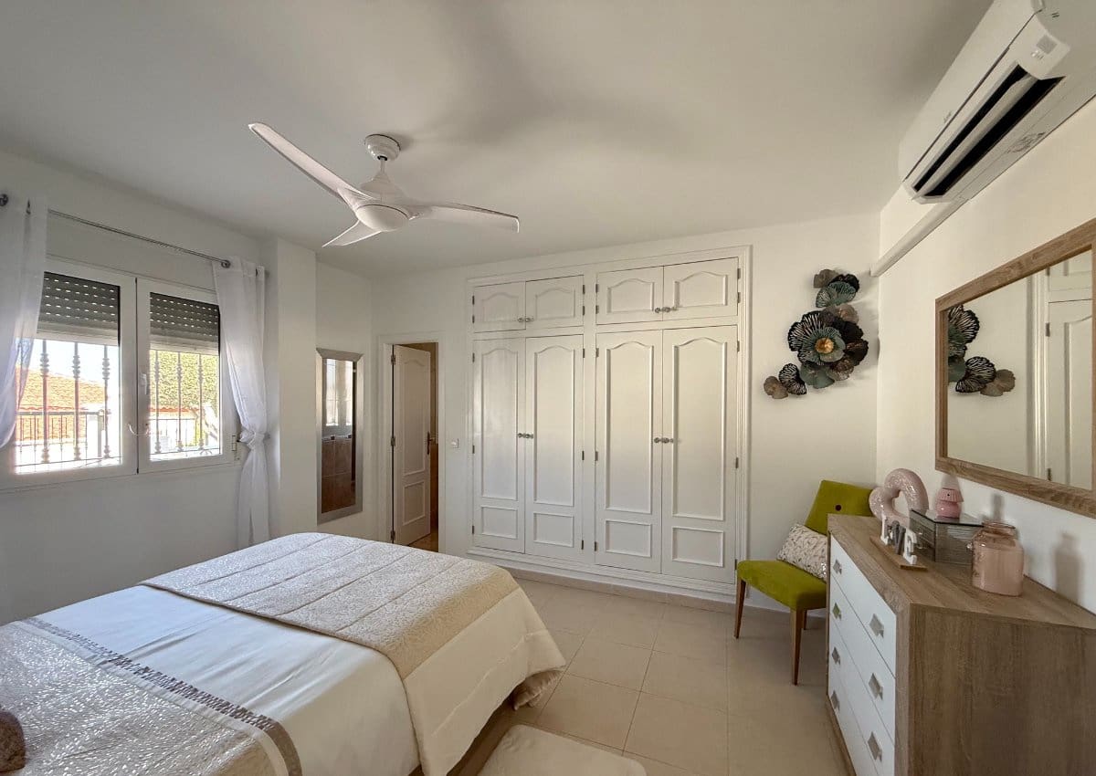 3 bedroom Villa for sale in Almeria city with pool - € 349,950 (Ref: 10004743)