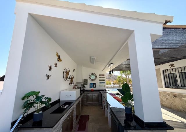 3 bedroom Villa for sale in Almería city with pool - € 349,950 (Ref: 10004743)