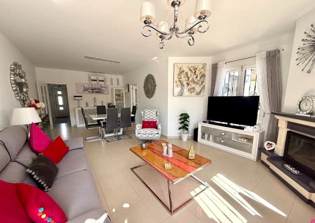 3 bedroom Villa for sale in Almería city with pool - € 349,950 (Ref: 10004743)