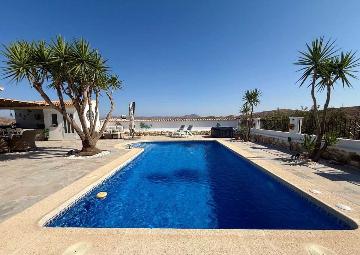 3 bedroom Villa for sale in Almeria city with pool - € 349,950 (Ref: 10004743)