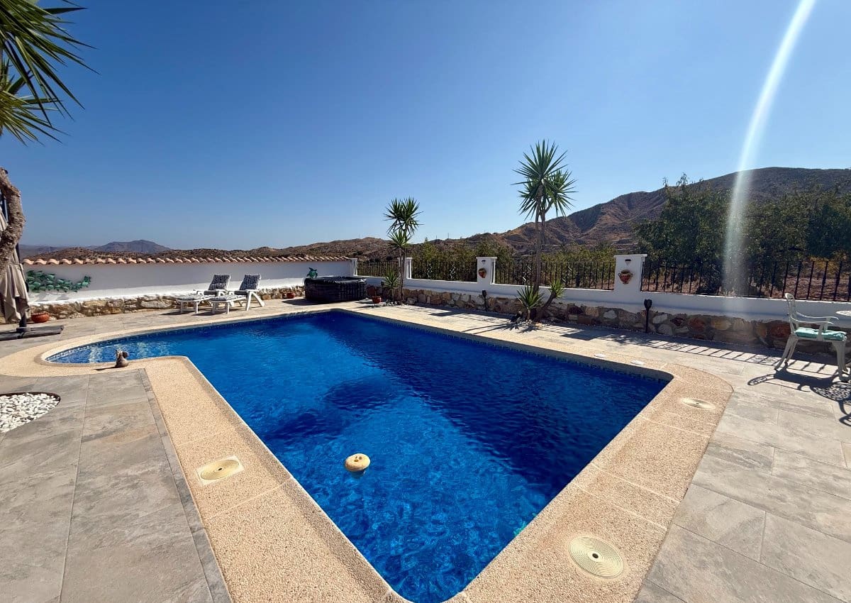3 bedroom Villa for sale in Almeria city with pool - € 349,950 (Ref: 10004743)