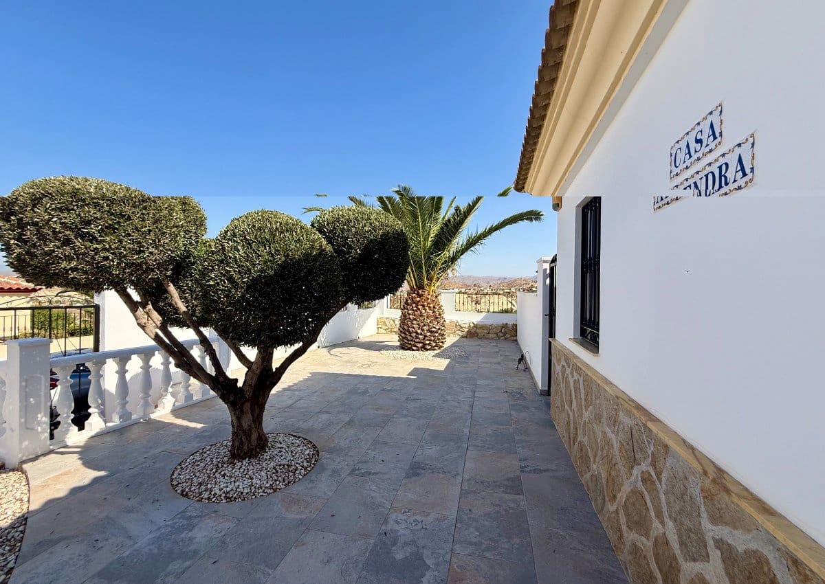 3 bedroom Villa for sale in Almeria city with pool - € 349,950 (Ref: 10004743)