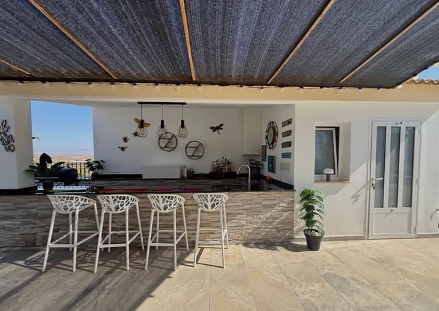 3 bedroom Villa for sale in Almería city with pool - € 349,950 (Ref: 10004743)