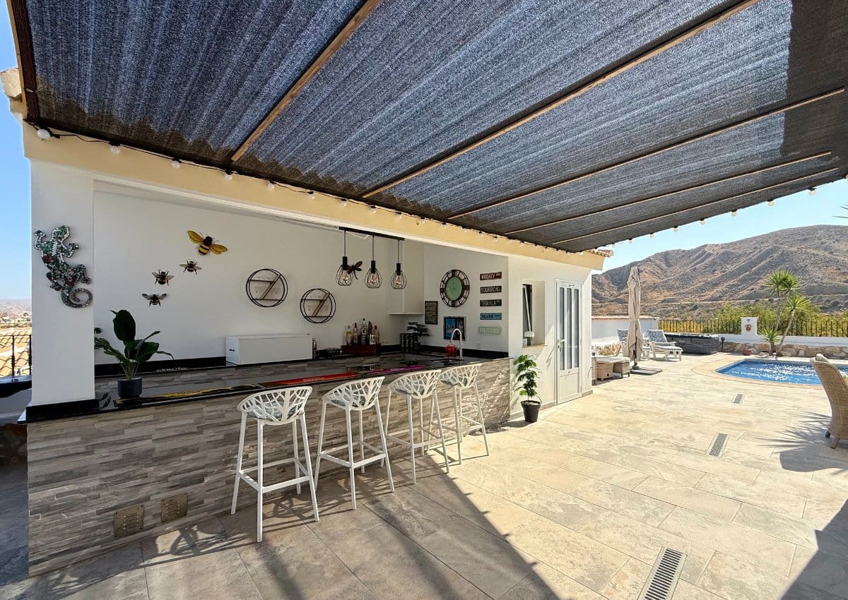 3 bedroom Villa for sale in Almeria city with pool - € 349,950 (Ref: 10004743)