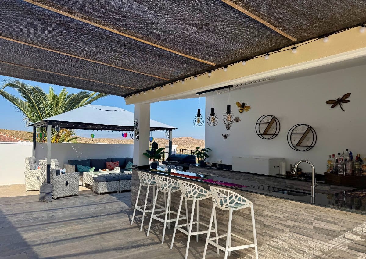 3 bedroom Villa for sale in Almeria city with pool - € 349,950 (Ref: 10004743)