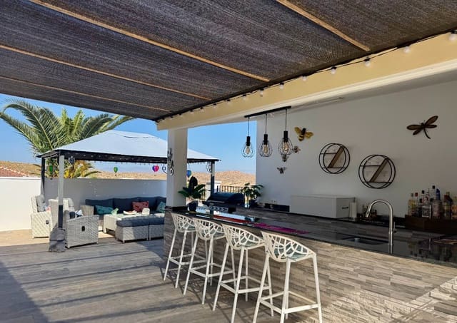 3 bedroom Villa for sale in Almería city with pool - € 349,950 (Ref: 10004743)