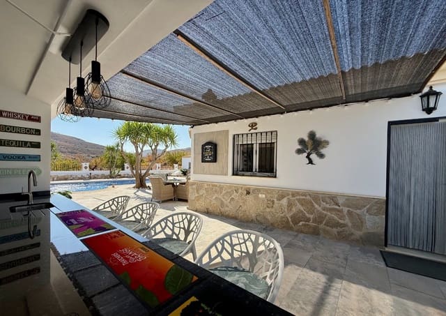 3 bedroom Villa for sale in Almería city with pool - € 349,950 (Ref: 10004743)