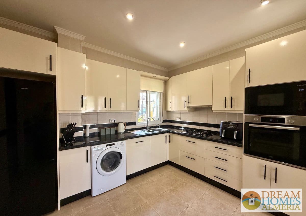 3 bedroom Villa for sale in Arboleas with pool - € 375,000 (Ref: 10016690)