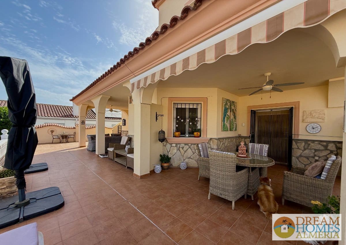 3 bedroom Villa for sale in Arboleas with pool - € 375,000 (Ref: 10016690)