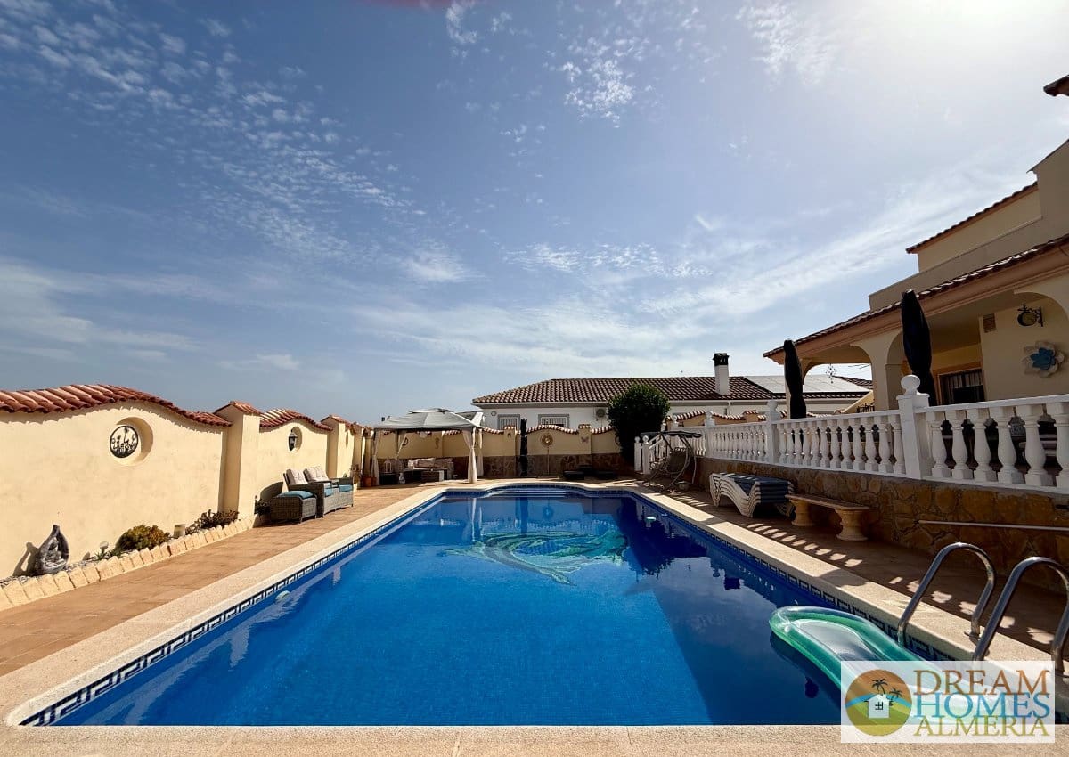 3 bedroom Villa for sale in Arboleas with pool - € 375,000 (Ref: 10016690)