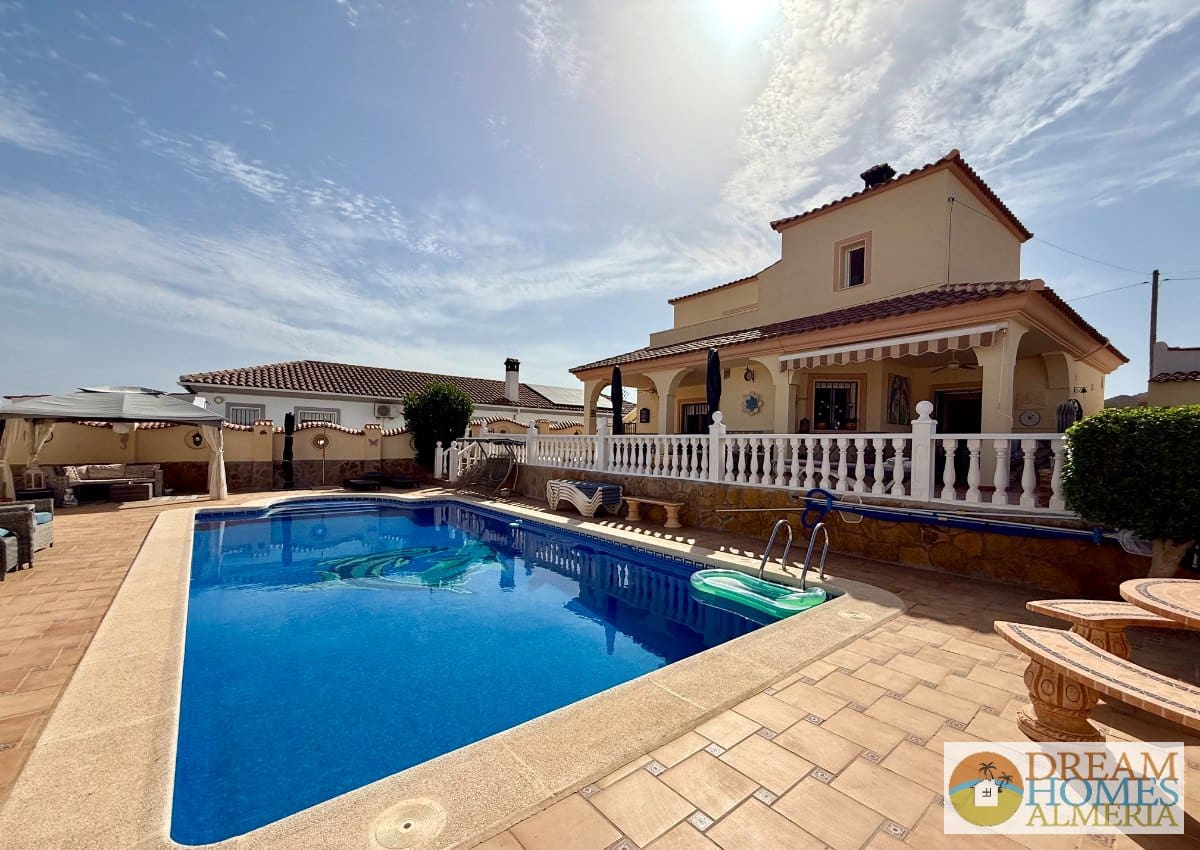 3 bedroom Villa for sale in Arboleas with pool - € 375,000 (Ref: 10016690)