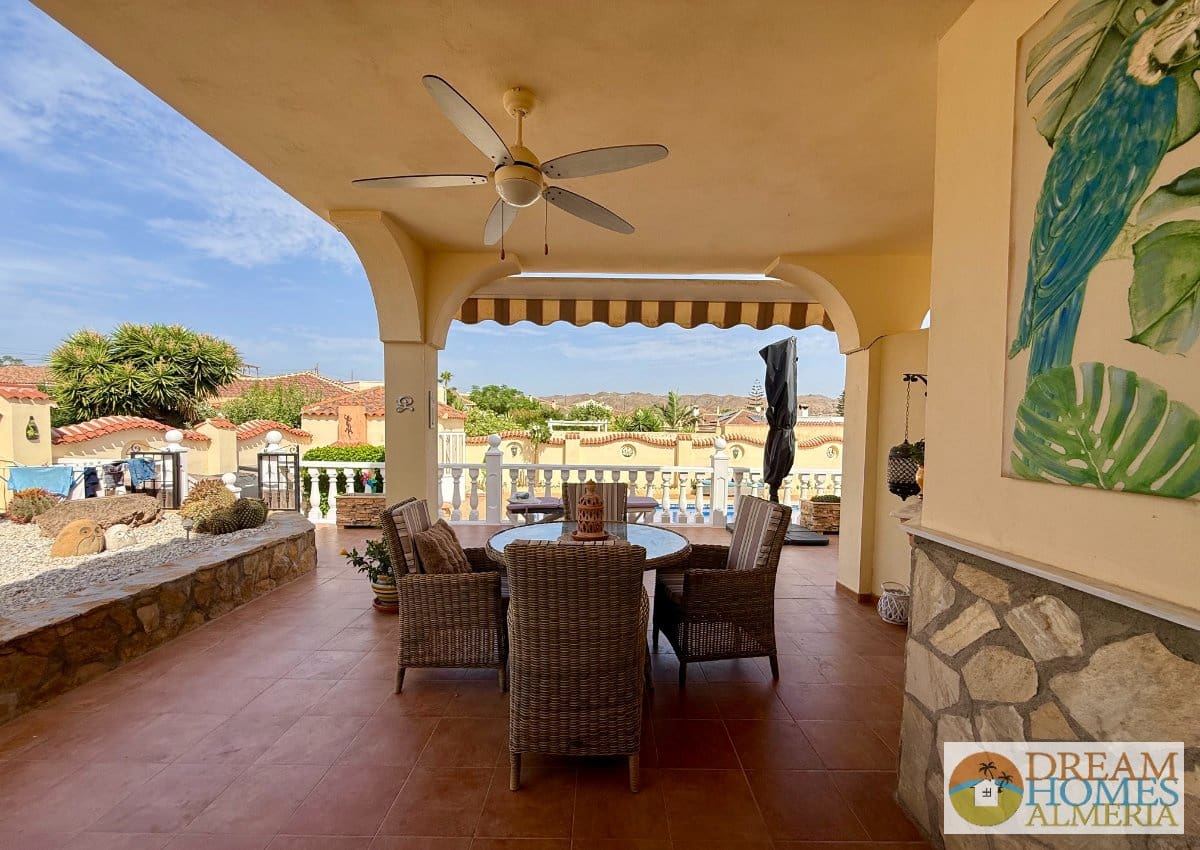 3 bedroom Villa for sale in Arboleas with pool - € 375,000 (Ref: 10016690)