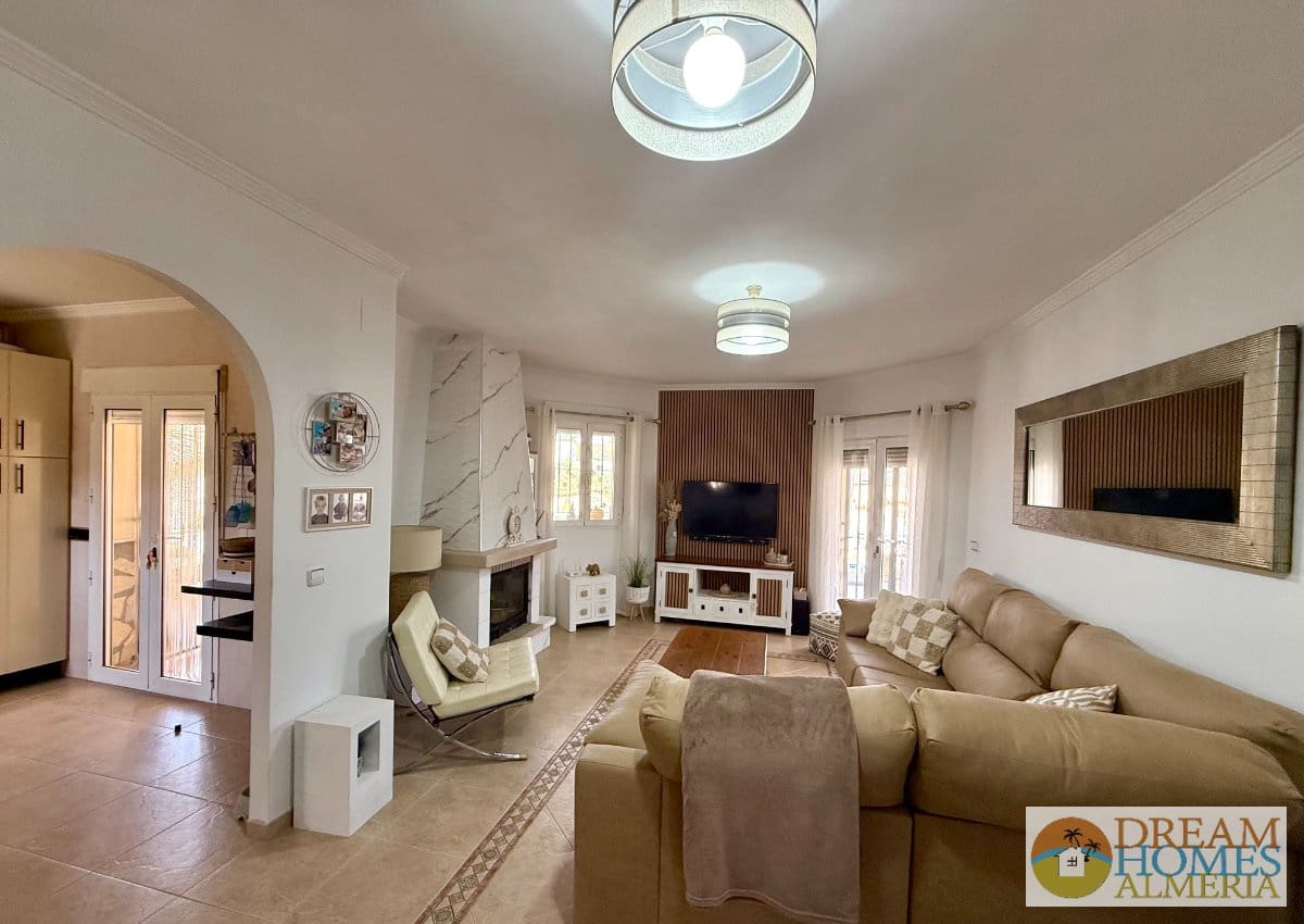 3 bedroom Villa for sale in Arboleas with pool - € 375,000 (Ref: 10016690)