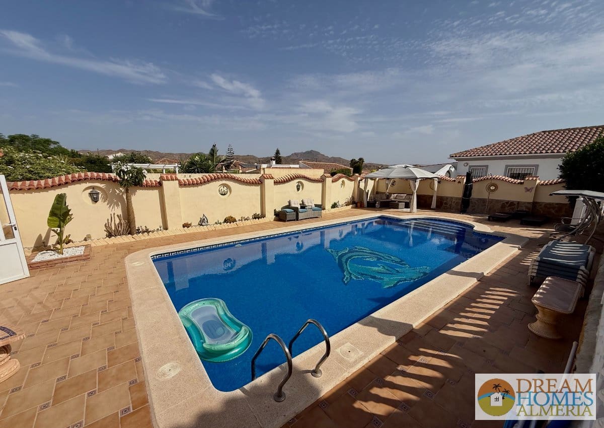 3 bedroom Villa for sale in Arboleas with pool - € 375,000 (Ref: 10016690)