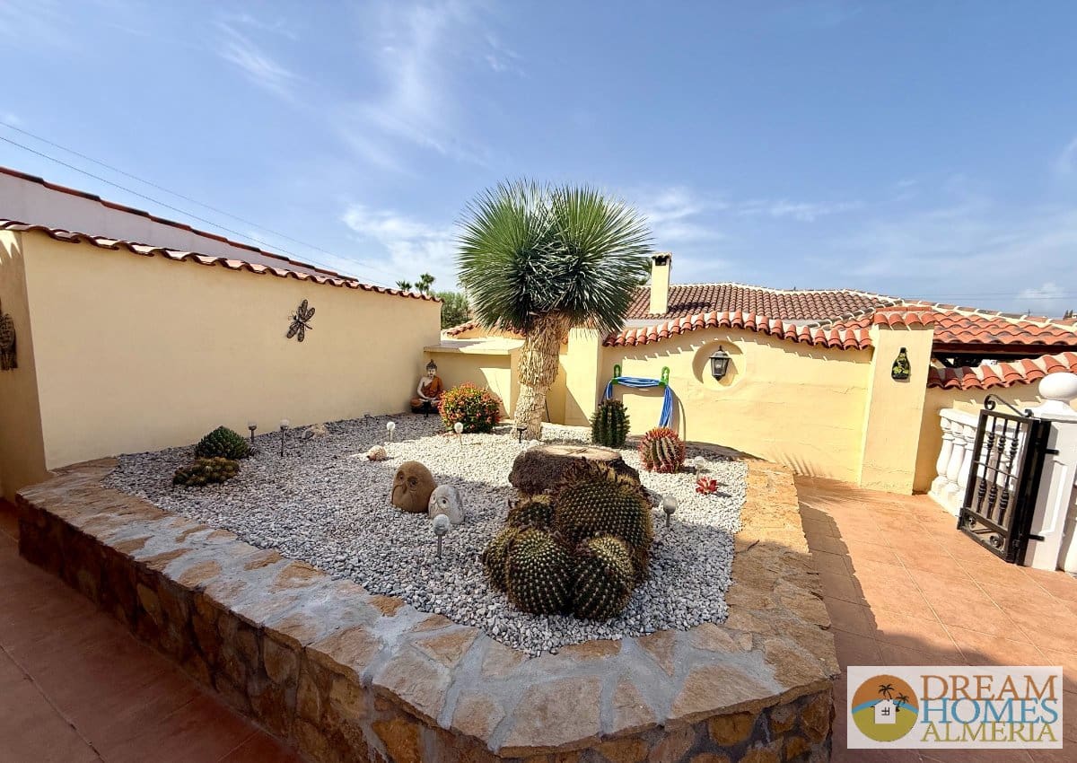 3 bedroom Villa for sale in Arboleas with pool - € 375,000 (Ref: 10016690)