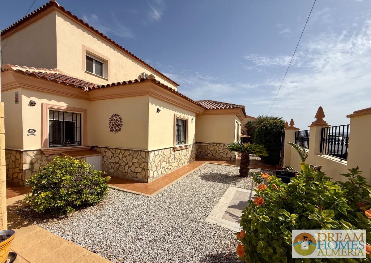 3 bedroom Villa for sale in Arboleas with pool - € 375,000 (Ref: 10016690)