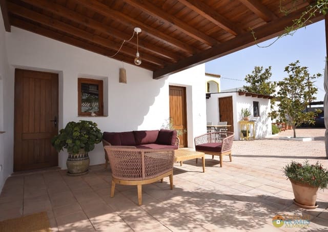 3 soveværelse Finca/Landehus til salg i Albox med swimmingpool - € 374.995 (Ref: 10060919)