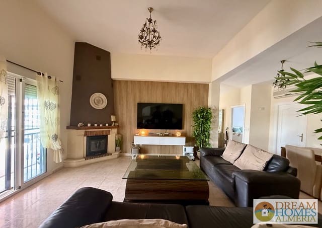 Chalet de 5 habitaciones en Arboleas en venta con piscina - 295.000 € (Ref: 10063002)