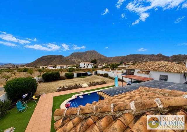Chalet de 5 habitaciones en Arboleas en venta con piscina - 295.000 € (Ref: 10063002)