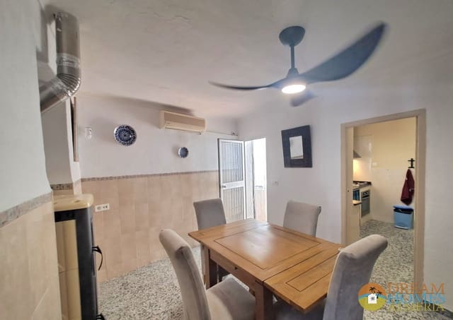 Casa de 3 habitaciones en Cuevas de San Marcos en venta - 55.000 € (Ref: 10074747)