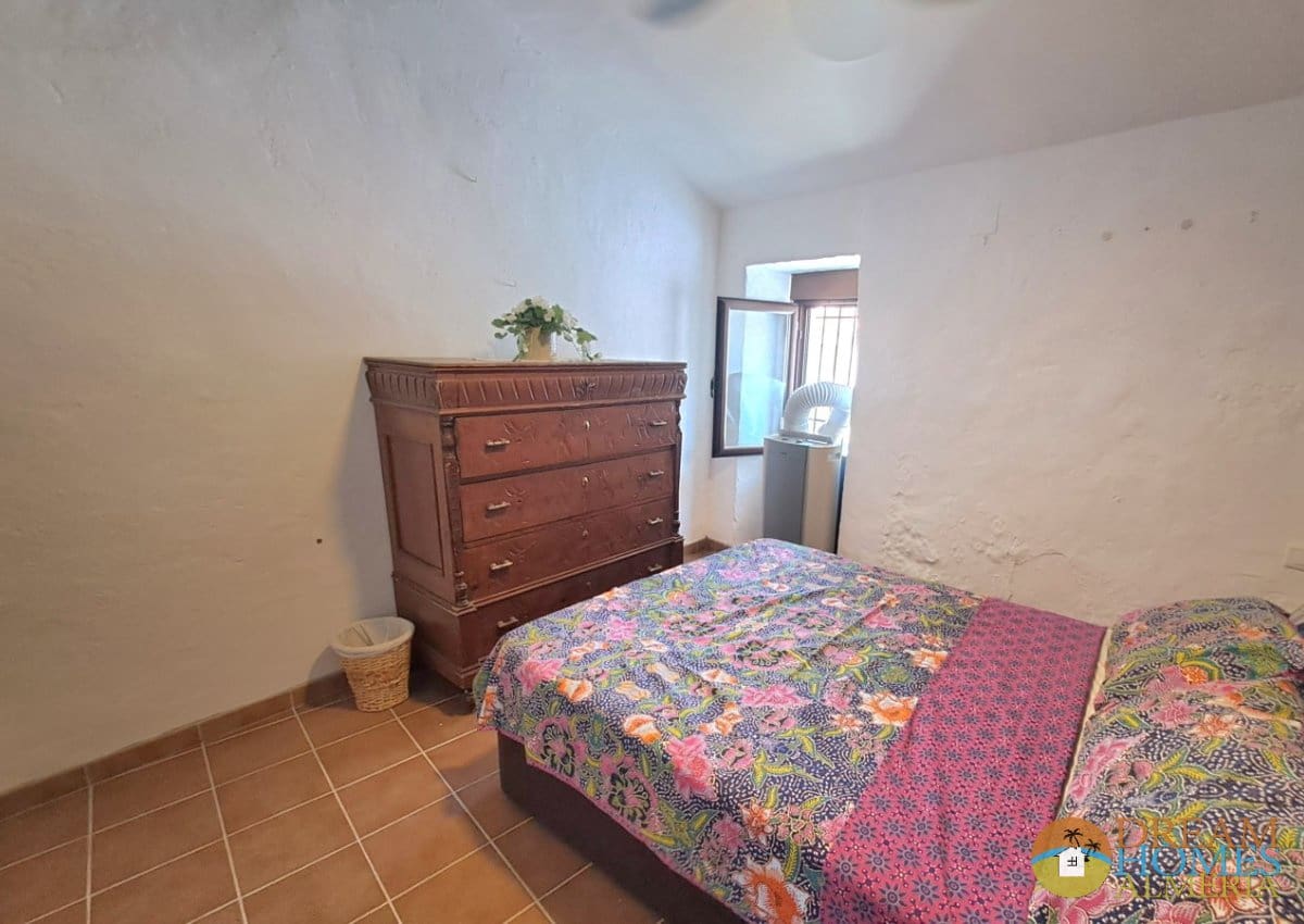 Casa de 3 habitaciones en Cuevas de San Marcos en venta - 55.000 € (Ref: 10074747)
