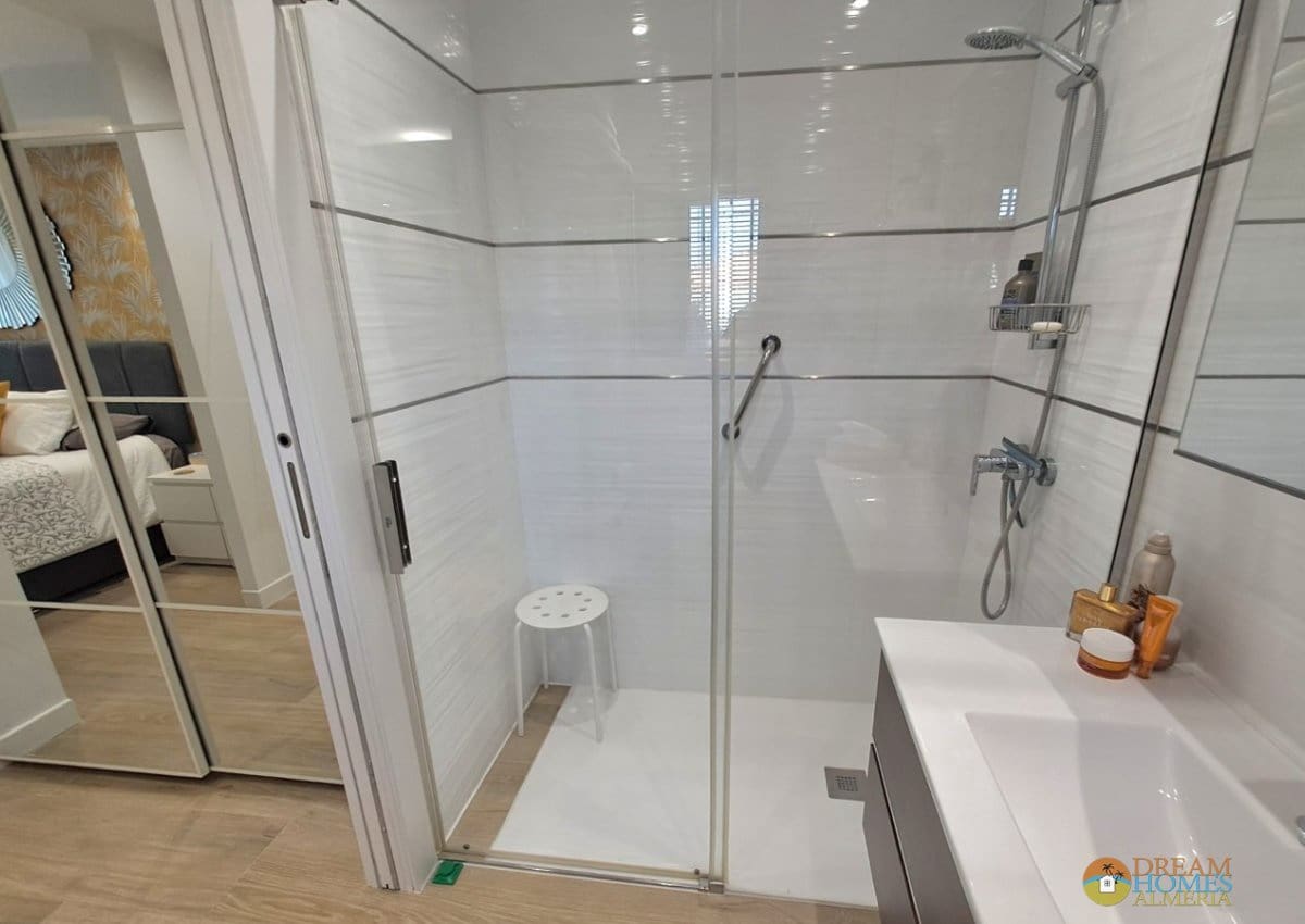 5 bedroom Villa for sale in Jaen city with pool - € 350,000 (Ref: 10088419)
