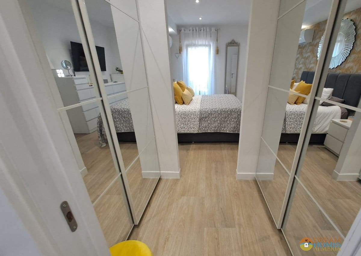 5 bedroom Villa for sale in Jaen city with pool - € 350,000 (Ref: 10088419)