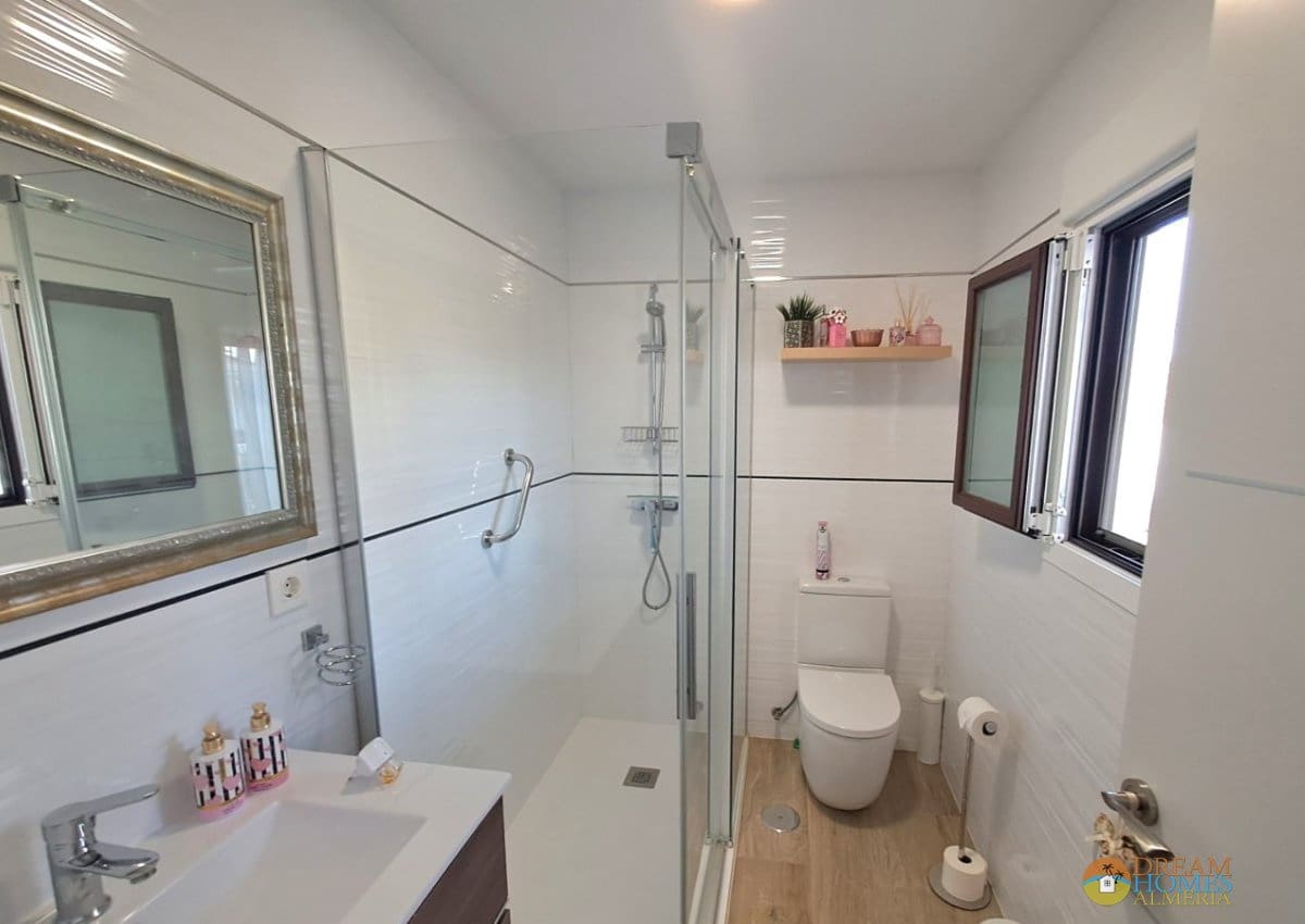 5 bedroom Villa for sale in Jaen city with pool - € 350,000 (Ref: 10088419)