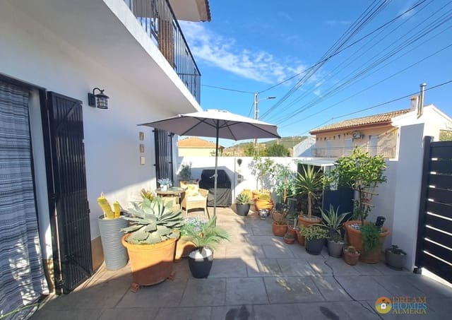 5 bedroom Villa for sale in Jaén city with pool - € 350,000 (Ref: 10088419)