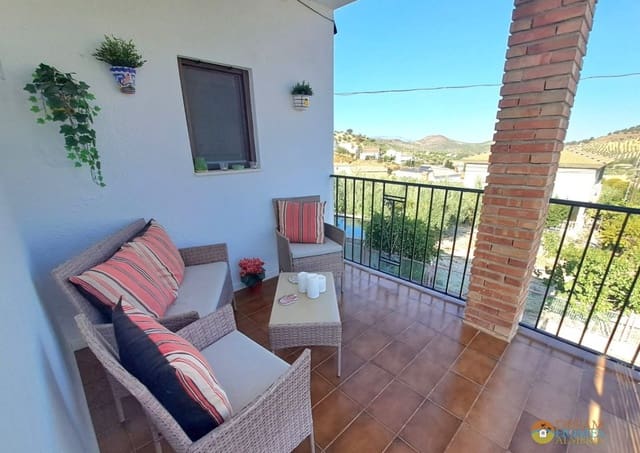 5 bedroom Villa for sale in Jaén city with pool - € 350,000 (Ref: 10088419)