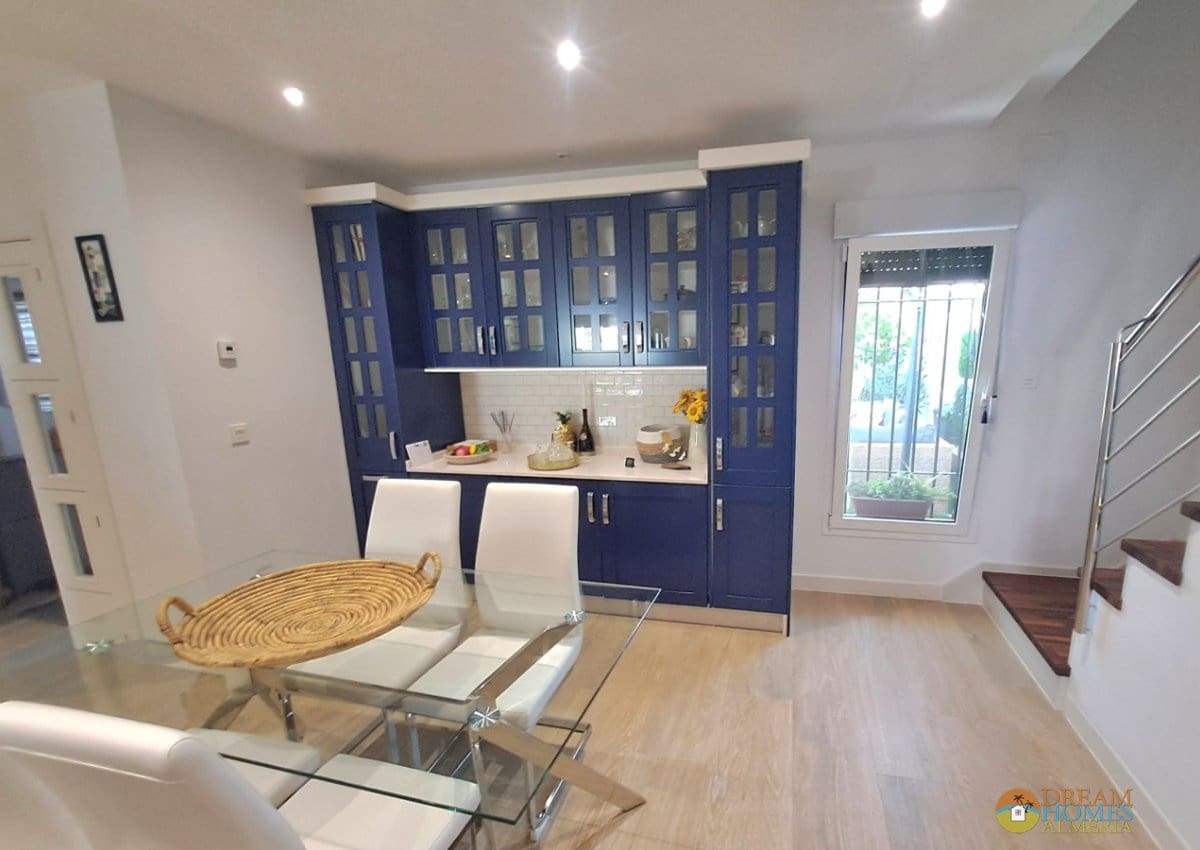 5 bedroom Villa for sale in Jaen city with pool - € 350,000 (Ref: 10088419)