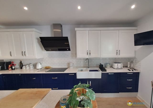 5 bedroom Villa for sale in Jaén city with pool - € 350,000 (Ref: 10088419)
