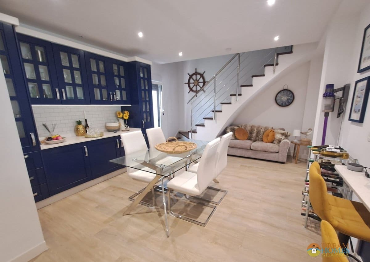 5 bedroom Villa for sale in Jaen city with pool - € 350,000 (Ref: 10088419)