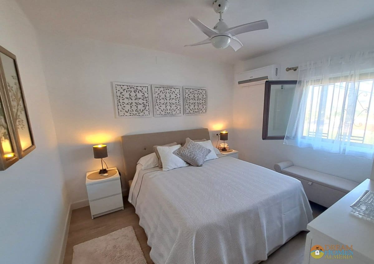 5 bedroom Villa for sale in Jaen city with pool - € 350,000 (Ref: 10088419)