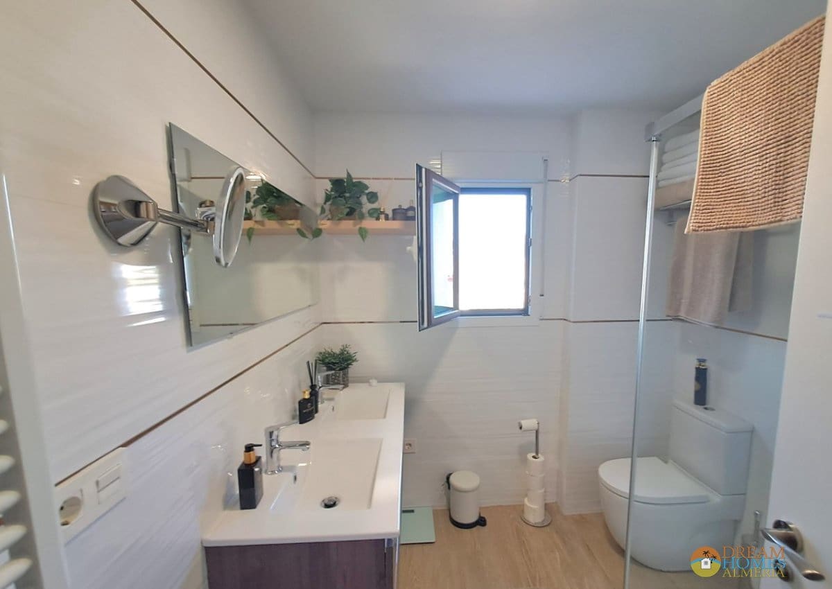 5 bedroom Villa for sale in Jaen city with pool - € 350,000 (Ref: 10088419)