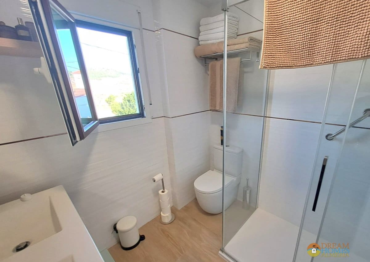 5 bedroom Villa for sale in Jaen city with pool - € 350,000 (Ref: 10088419)