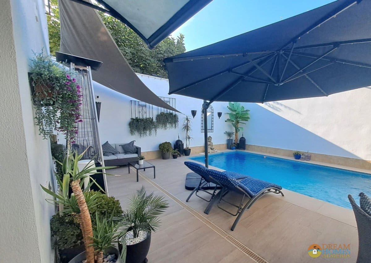 5 bedroom Villa for sale in Jaen city with pool - € 350,000 (Ref: 10088419)