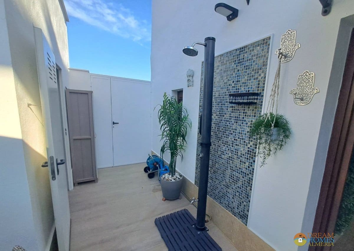 5 bedroom Villa for sale in Jaen city with pool - € 350,000 (Ref: 10088419)