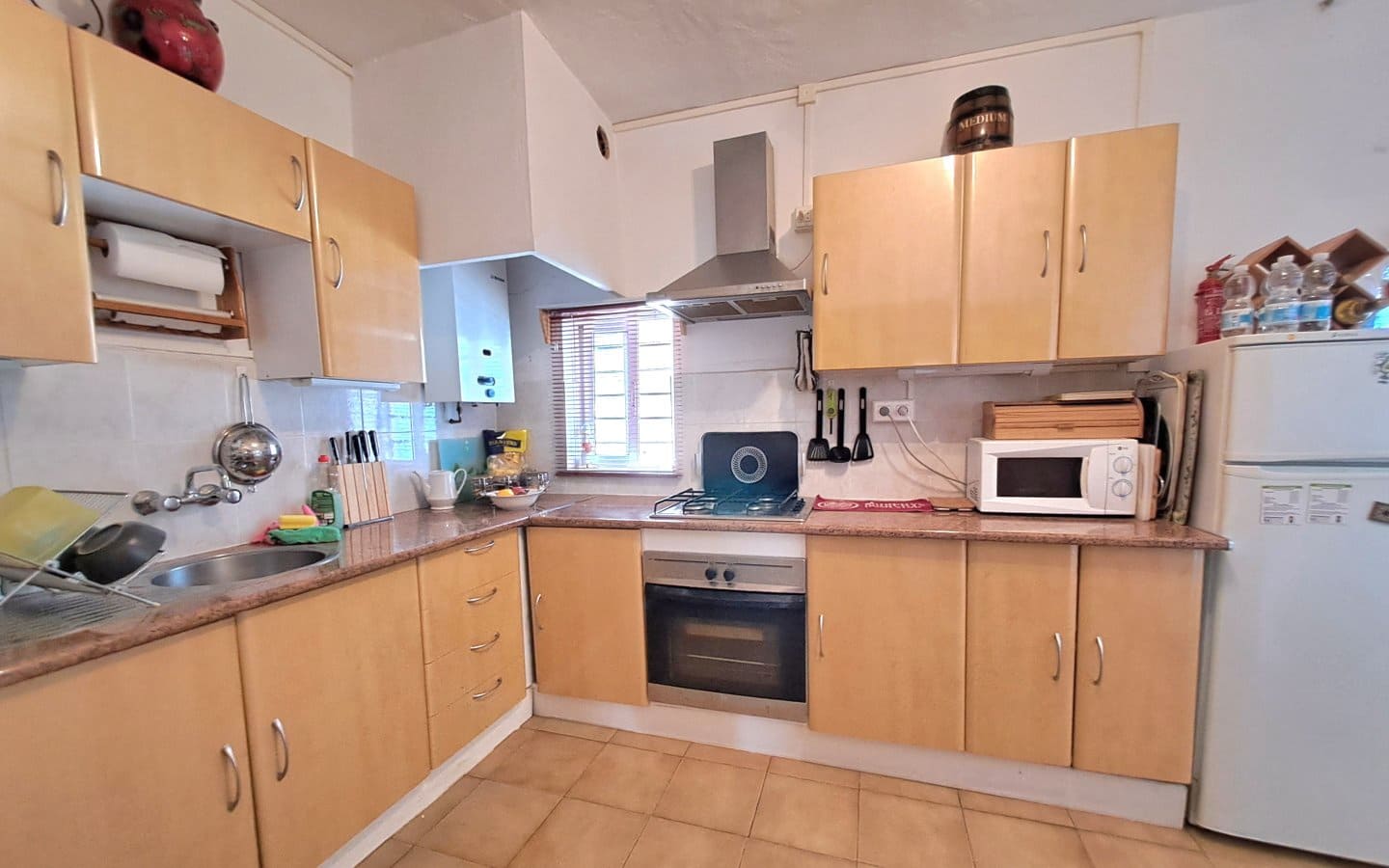 5 bedroom Townhouse for sale in Iznajar with garage - € 130,000 (Ref: 10118147)
