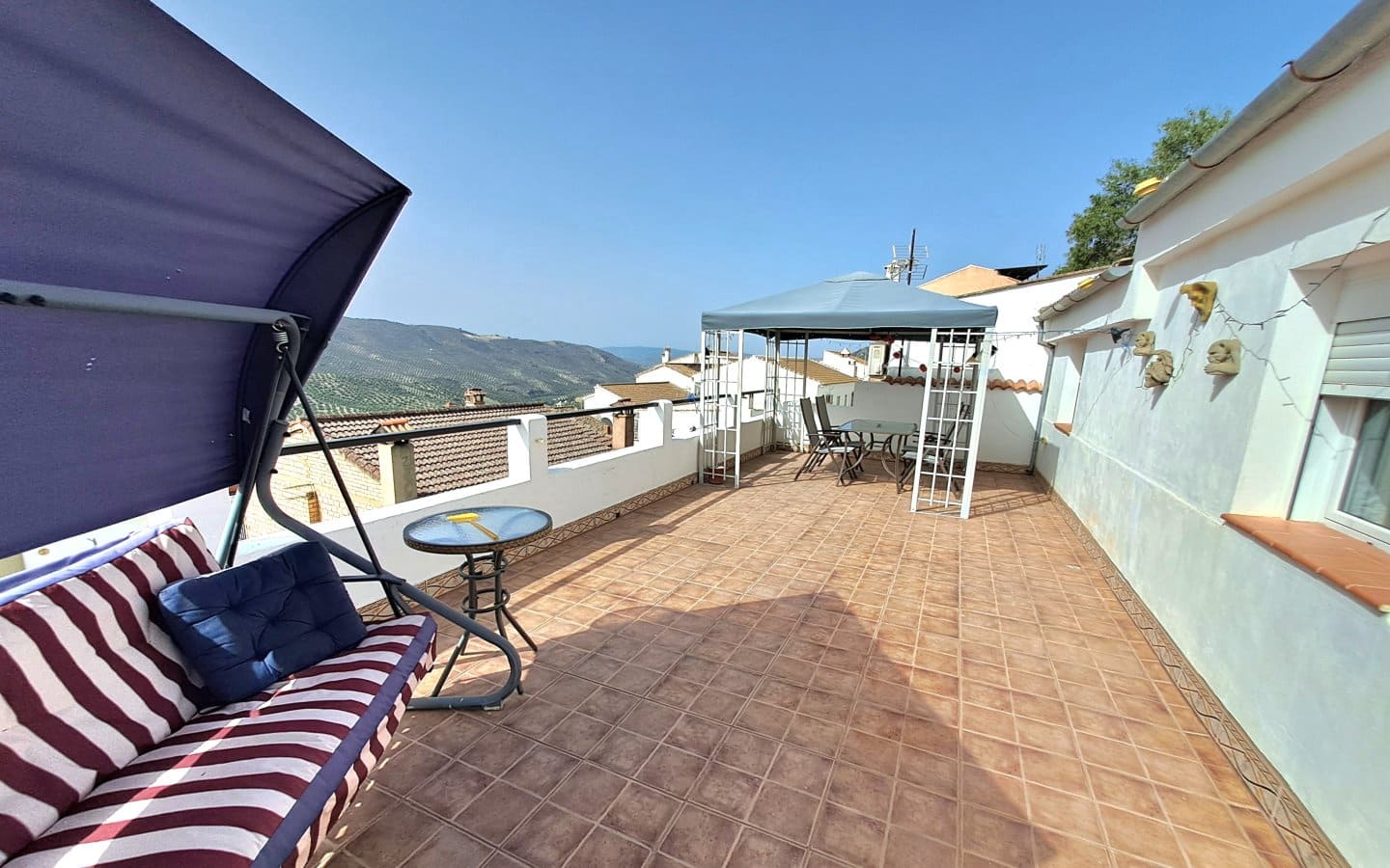 5 bedroom Townhouse for sale in Iznajar with garage - € 130,000 (Ref: 10118147)